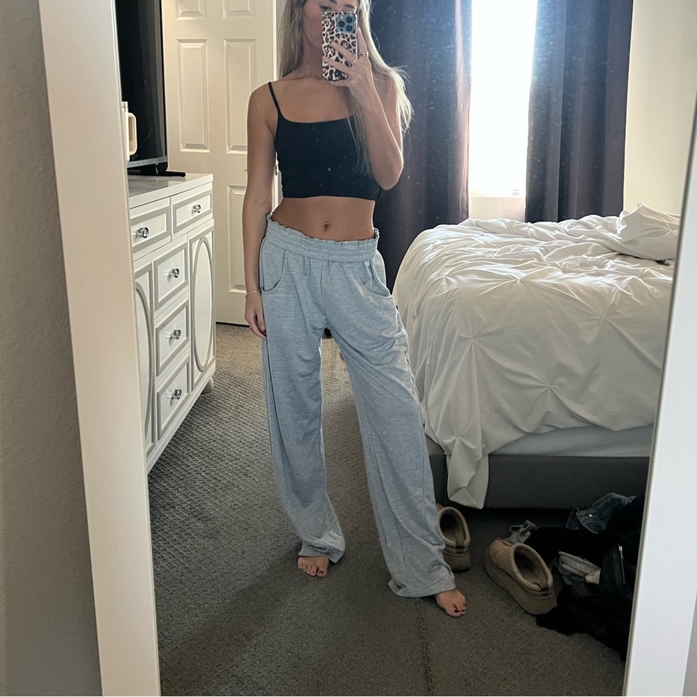 Grey sweatpantss